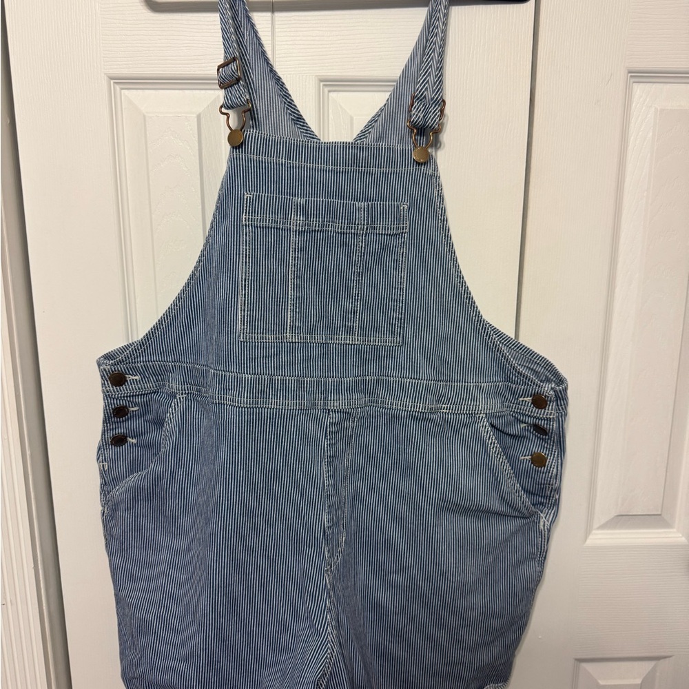Universal Thread Navy Striped short overalls